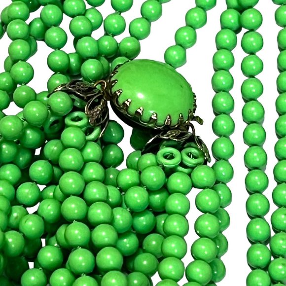 Vintage plastic green beaded necklace - Picture 4 of 5
